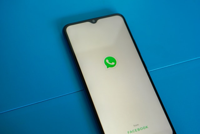 whatsapp business programar mensajes en determinado horario
